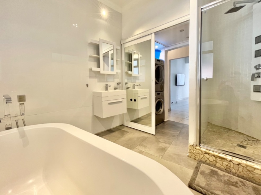 2 Bedroom Property for Sale in Woodstock Western Cape
